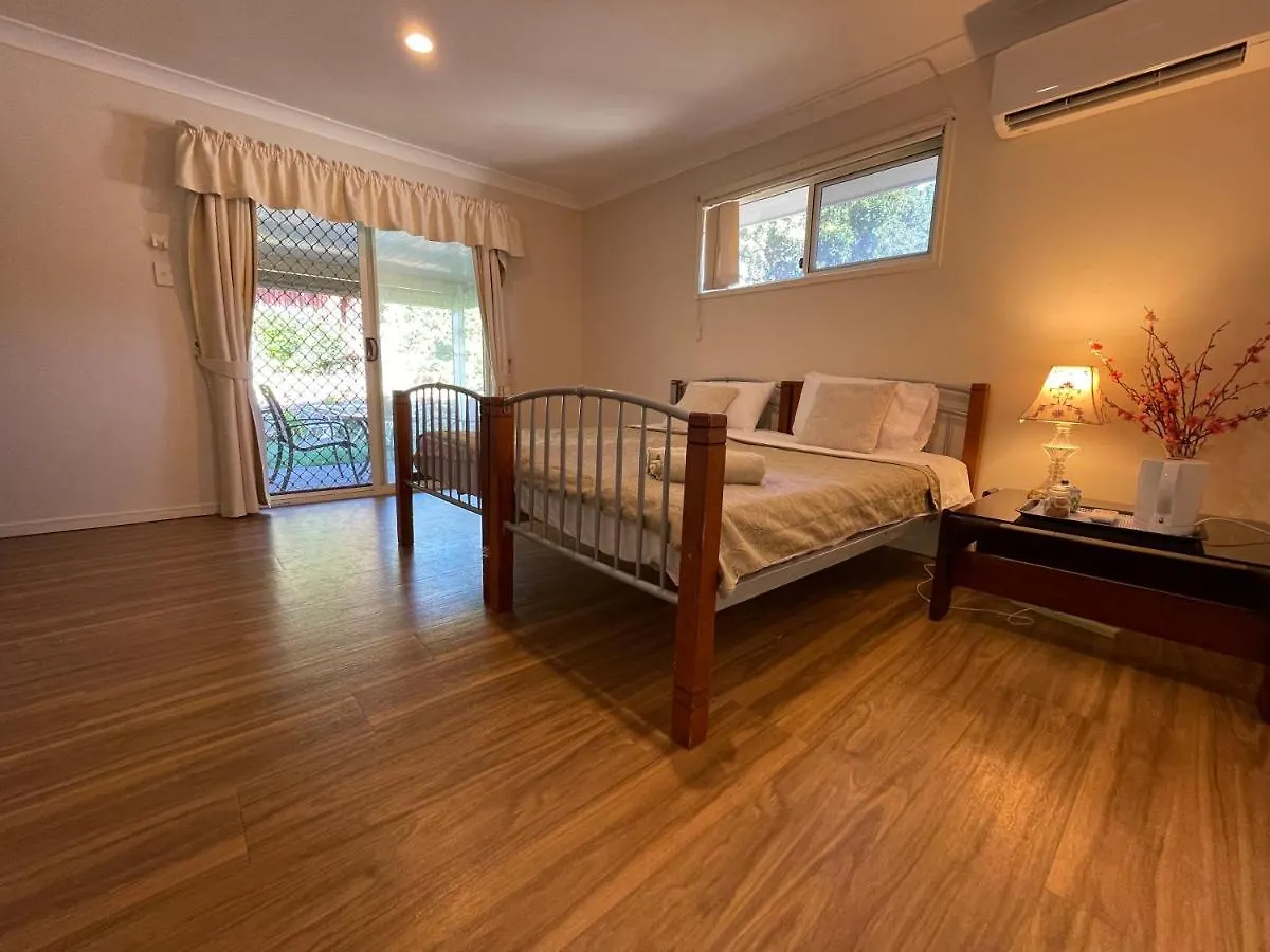 Theme Parks Amituofo Homestay 골드코스트 게스트하우스